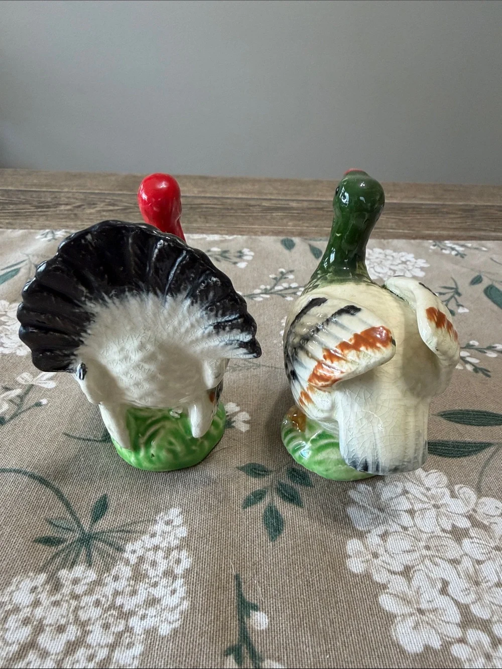VTG‎ Japan Thanksgiving Hand-Painted Ceramic Turkey Salt & Pepper Set
